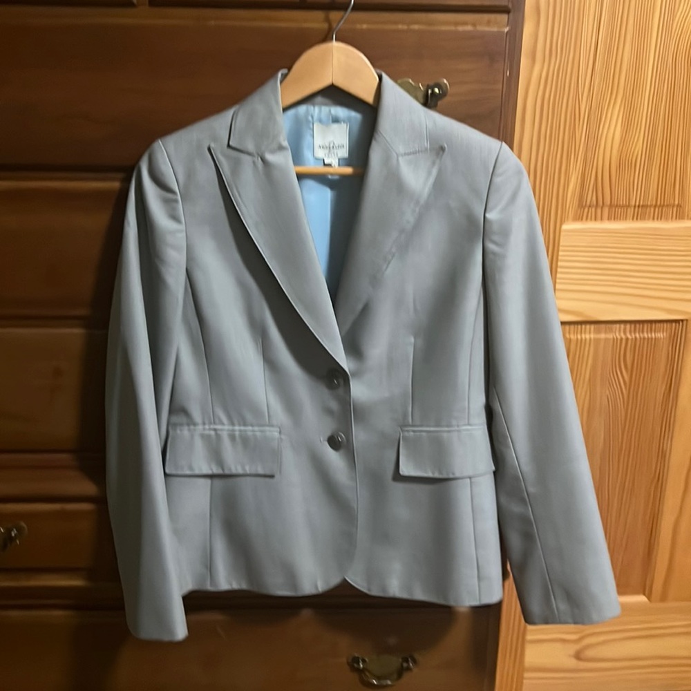 Light pewter gray classic blazer with fine stitching. Size 6; Fully Lined.